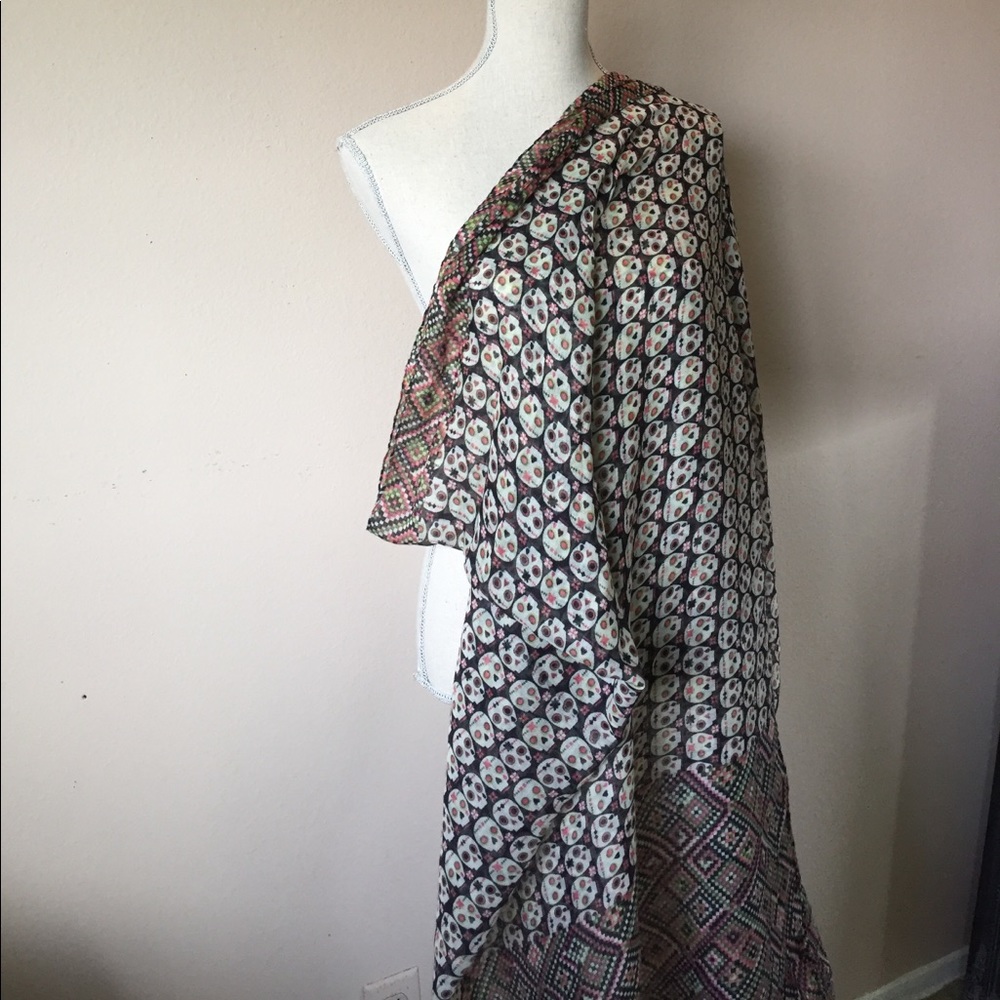 Skull Infinity Scarf 💀🌸 - Picture 4 of 5